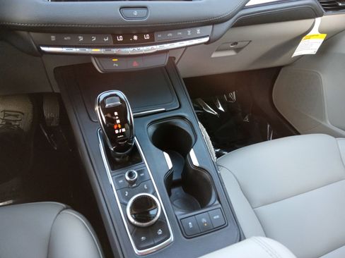 Used 2023 Cadillac XT4 Luxury image 16