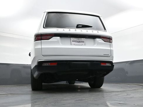 Used 2024 Jeep Wagoneer L Series II w/ Flexible Seating Group image 35