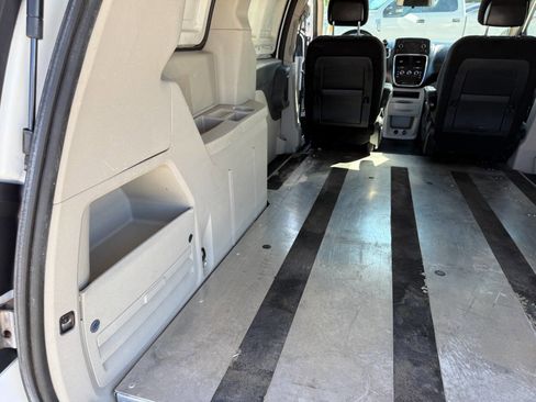 Used 2014 RAM C/V Tradesman image 21