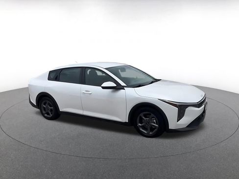 Used 2025 Kia K4 FWD image 2