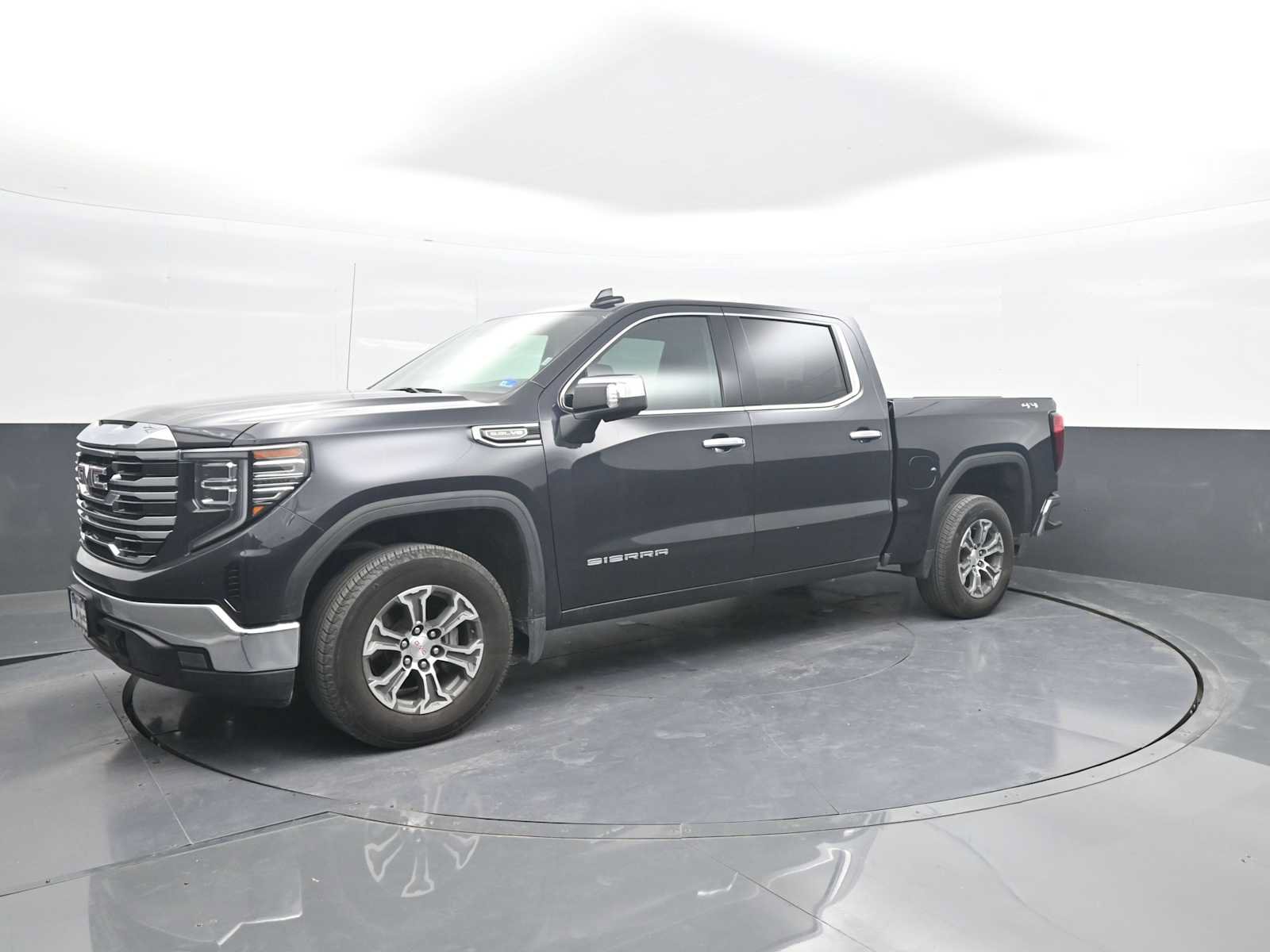 Used 2026 GMC Sierra 1500 SLT AWD/4WD image 4