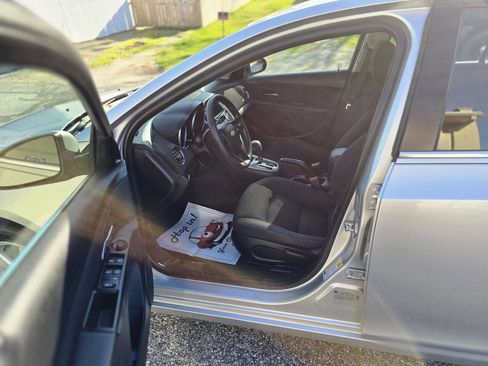 Used 2016 Chevrolet Cruze LT w/ Technology Package image 22