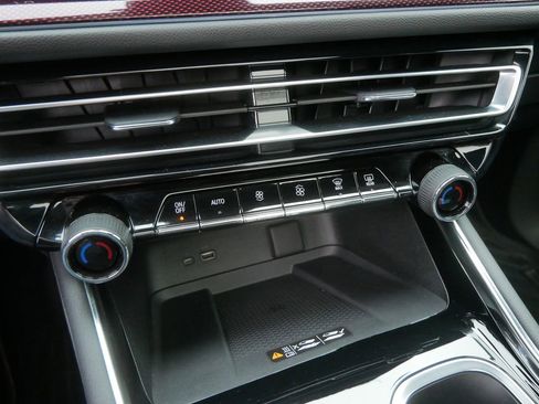 Used 2024 Chevrolet Traverse RS image 29