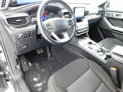 Used 2023 Ford Explorer XLT image 14
