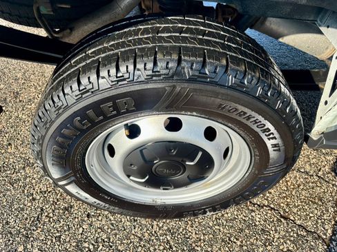 Used 2023 Ford Transit 250 Medium Roof image 30