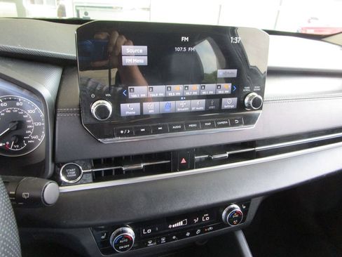 Used 2024 Mitsubishi Outlander SE image 32