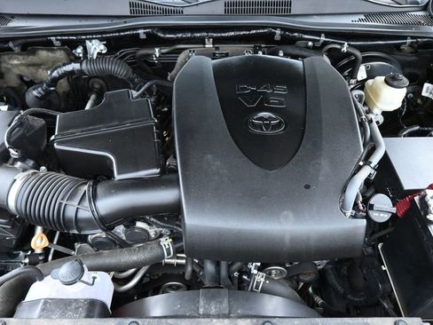 Used 2020 Toyota Tacoma TRD Sport AWD/4WD image 19