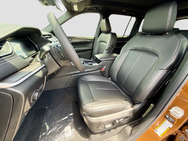 New 2026 Jeep Grand Cherokee Limited w/ Limited Altitude Package RWD image 16