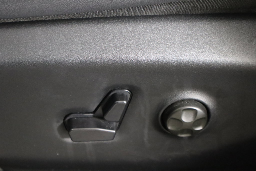 Used 2025 Chrysler Pacifica Select FWD image 25