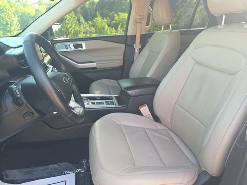 Used 2023 Ford Explorer Limited w/ Equipment Group 301A RWD image 17