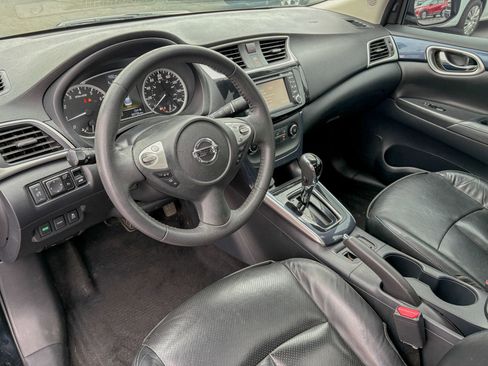 Used 2017 Nissan Sentra SR w/ SR Premium Technology Package image 15