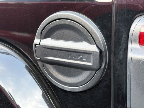 Used 2025 Jeep Wrangler Unlimited Sahara AWD/4WD image 6