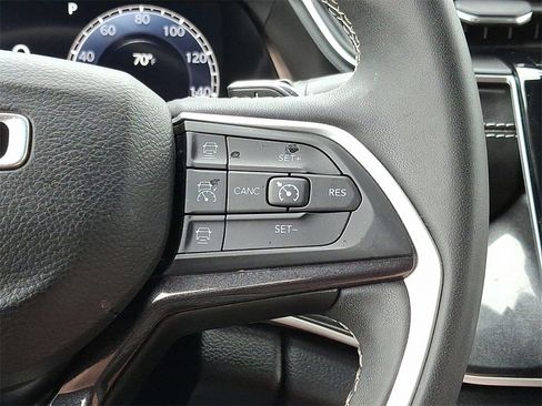 Used 2023 Jeep Grand Cherokee Laredo image 22