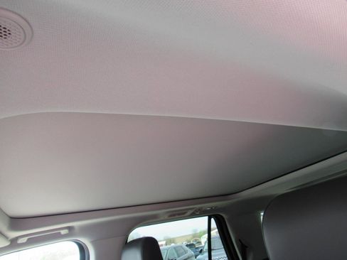 Used 2025 Ford Expedition Active image 32