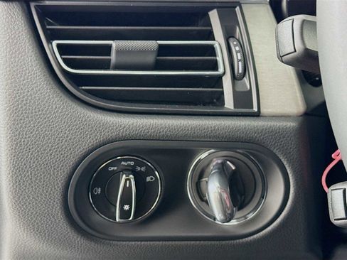 New 2026 Porsche Macan image 14