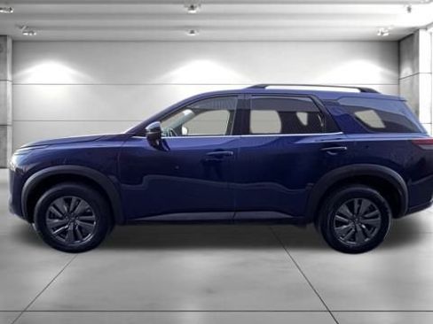 Used 2024 Nissan Pathfinder SV image 4