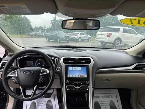 Used 2017 Ford Fusion SE w/ Fusion SE Technology Package AWD/4WD image 26