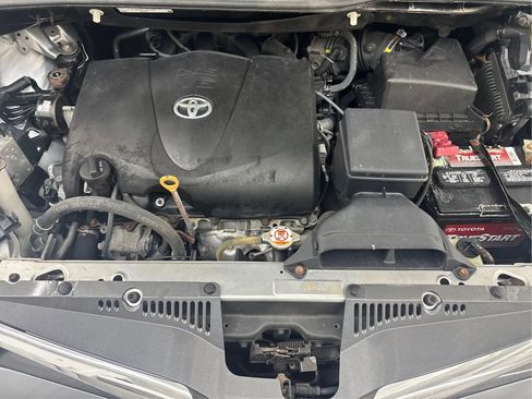 Used 2018 Toyota Sienna Limited Premium image 31