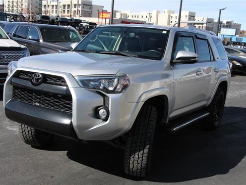 Used 2018 Toyota 4Runner SR5 Premium image 3