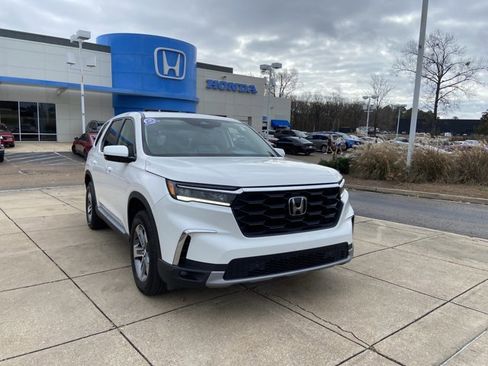 Used 2025 Honda Pilot EX-L image 2