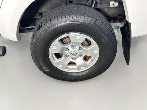 Used 2015 Toyota Tacoma PreRunner w/ SR5 Package image 11