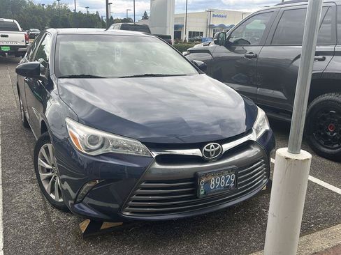 Used 2017 Toyota Camry XLE FWD image 2