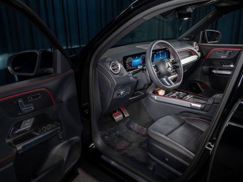 Certified 2025 Mercedes-Benz GLB 250 image 11