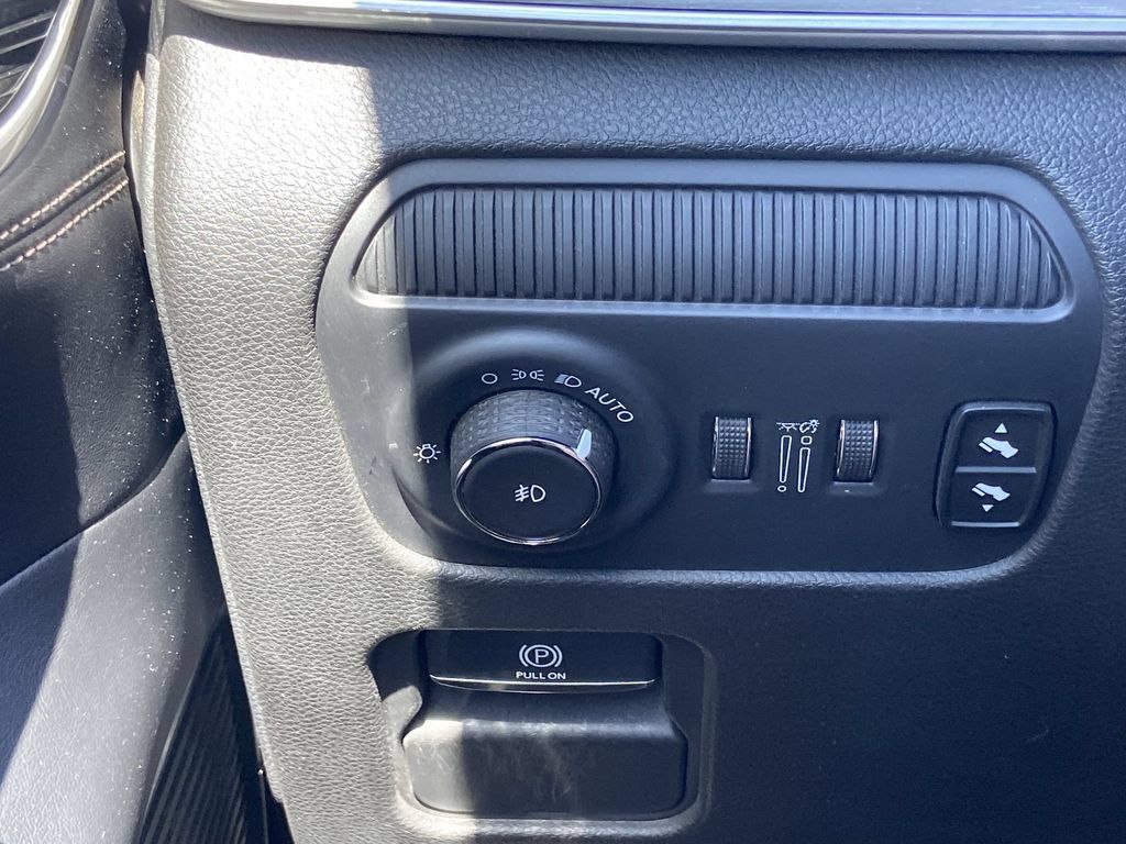 Used 2024 Jeep Wagoneer Series II w/ Flexible Seating Group RWD image 14