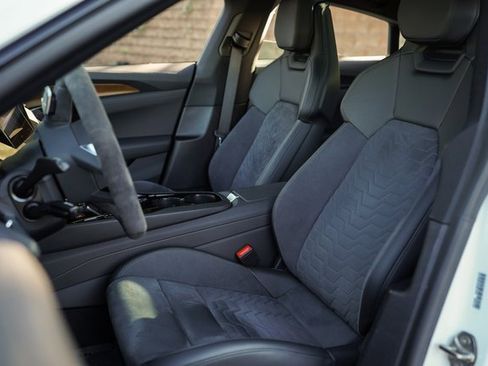 Used 2022 Audi e-tron GT Premium Plus image 22