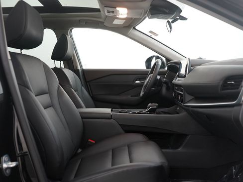 Used 2023 Nissan Rogue SV w/ SV Premium B Package image 12