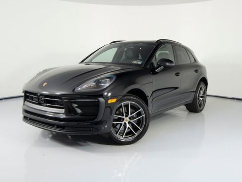 Certified 2026 Porsche Macan AWD/4WD image 6