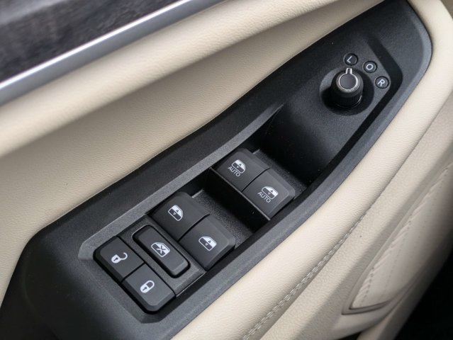 Certified 2025 Jeep Grand Cherokee Limited w/ Luxury Tech Group II AWD/4WD image 25