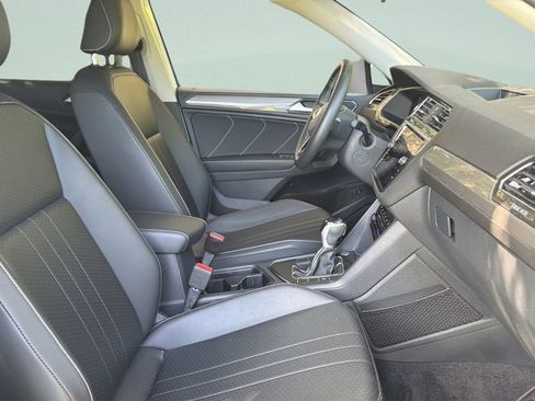 Used 2022 Volkswagen Tiguan SE FWD image 32