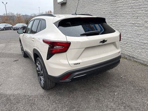 New 2026 Chevrolet Trax RS w/ Sunroof Package image 5