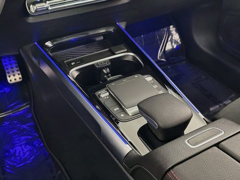 Used 2022 Mercedes-Benz GLB 250 image 5