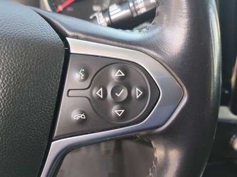 Used 2021 Chevrolet Traverse LT image 13