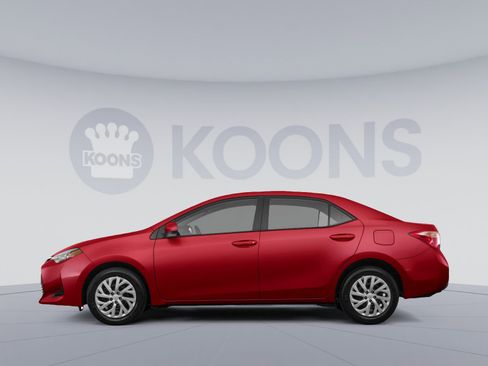 Used 2018 Toyota Corolla LE FWD image 2