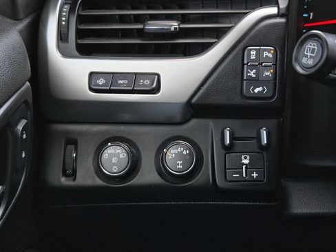 Used 2019 Chevrolet Suburban Premier AWD/4WD image 22