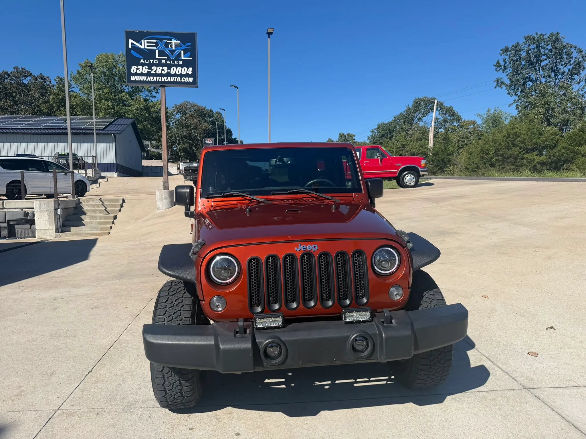 Used 2014 Jeep Wrangler Unlimited Sahara w/ Connectivity Group AWD/4WD image 4