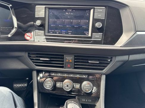 Used 2024 Volkswagen Jetta SE FWD image 17