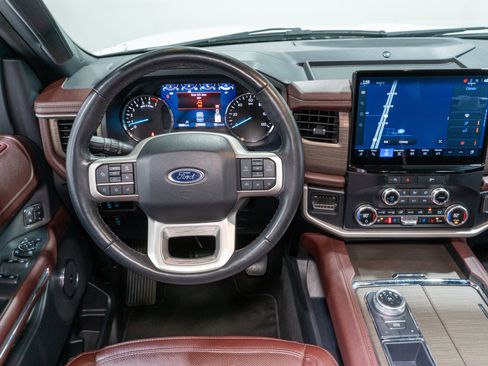 Used 2024 Ford Expedition Limited image 11