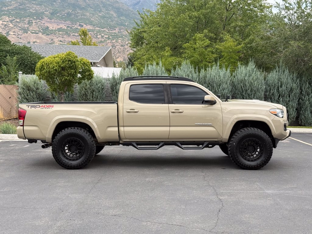 Used 2019 Toyota Tacoma TRD Sport w/ Technology Package AWD/4WD image 8