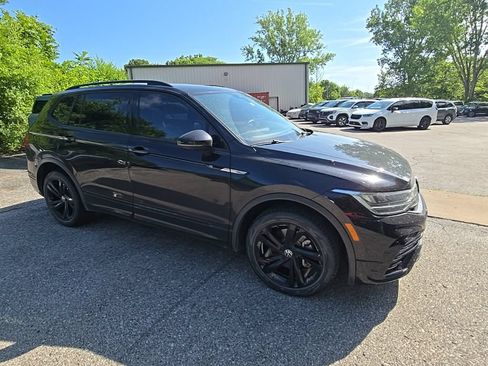 Used 2023 Volkswagen Tiguan SE R-Line FWD image 10