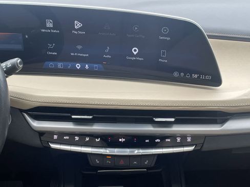 Used 2024 Cadillac XT4 Luxury w/ Cold Weather Package AWD/4WD image 13