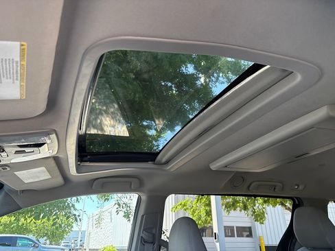 Used 2017 Toyota Sienna XLE Premium FWD image 15