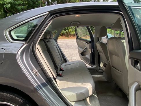 Used 2015 Volkswagen Passat 1.8T Limited Edition FWD image 41