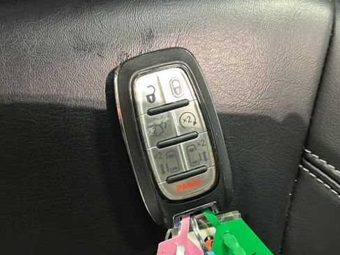 Used 2024 Chrysler Pacifica Touring-L FWD image 39