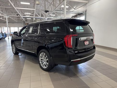 Used 2021 GMC Yukon XL SLT w/ SLT Premium Package image 3