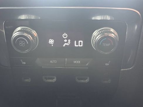 Used 2021 GMC Yukon Denali RWD image 32