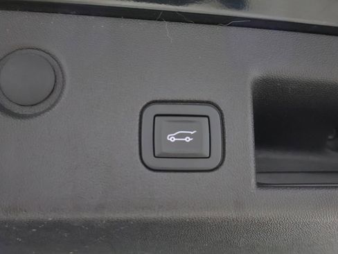 Used 2019 Chevrolet Equinox LT w/ Driver Convenience Package AWD/4WD image 21